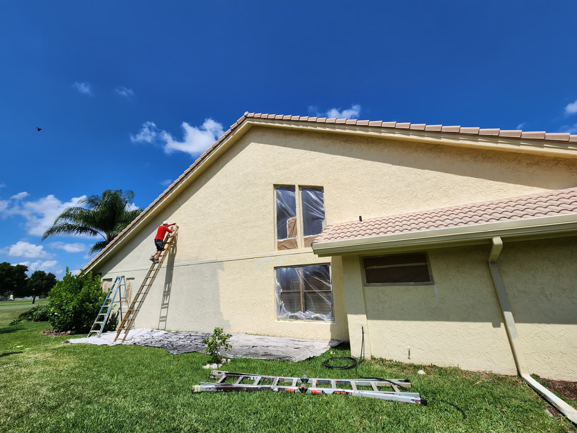 DeSoto Painting crew painting a Florida home